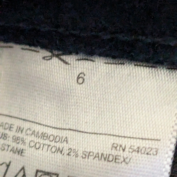 Old Navy Rockstar Mid-Rise Corduroy Jeans. Size 6 - Picture 5 of 5